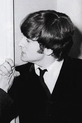 John Lennon ⋆.ೃ࿔*:・