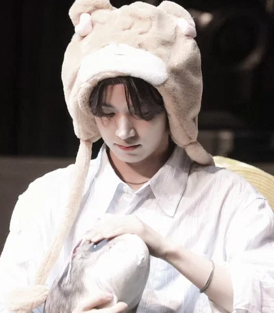 LEE HEESEUNG 𖥟