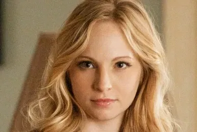 Caroline forbes {Vampire}