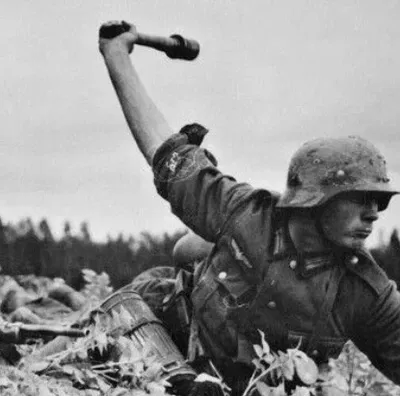 The war between pornhubs users and the nazis