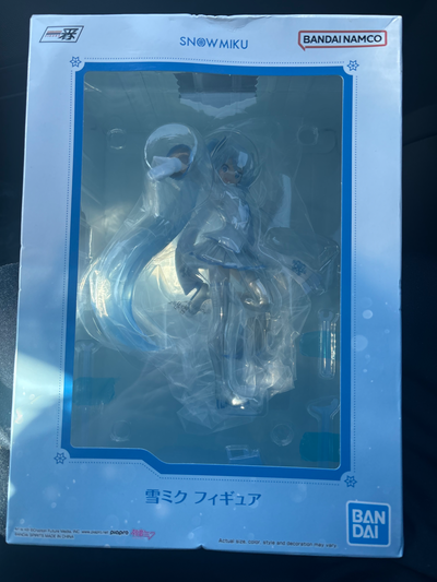 EEEEEEHEHEHE I GOT A MIKU FIGURE 