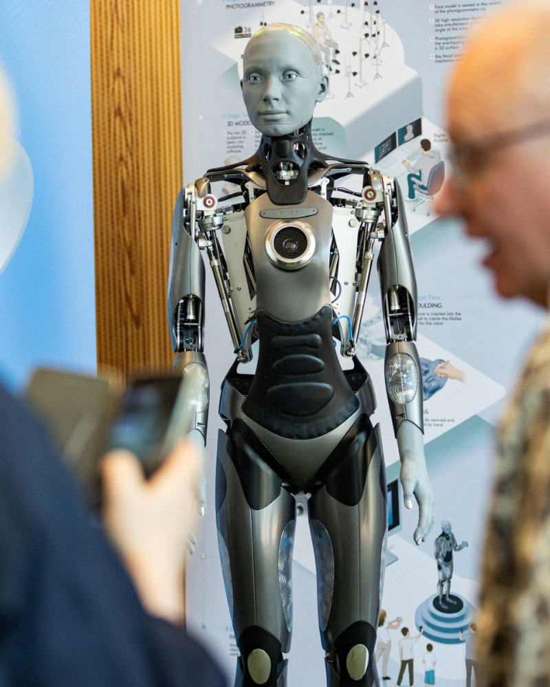 Female Robot