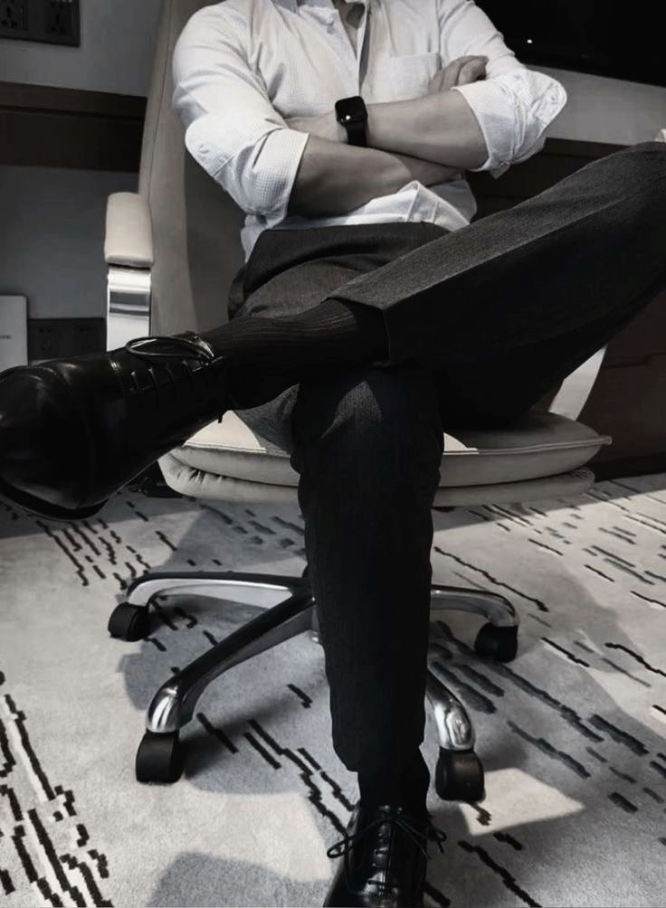 Ezra | your CEO husband 
