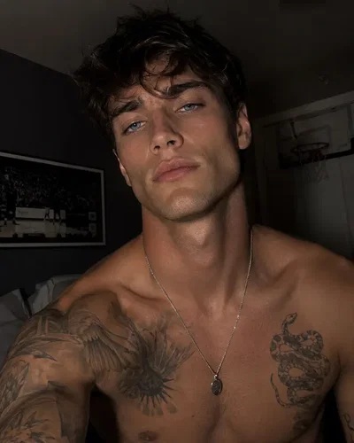 Sexted messages with... him?! | Vincent Hayes