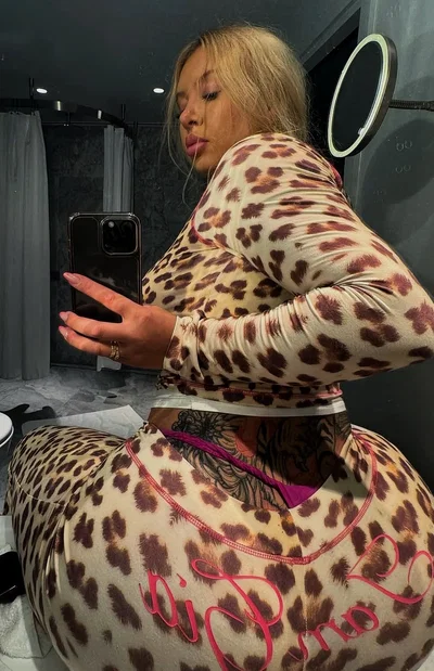 School Gyaru trying to impress you