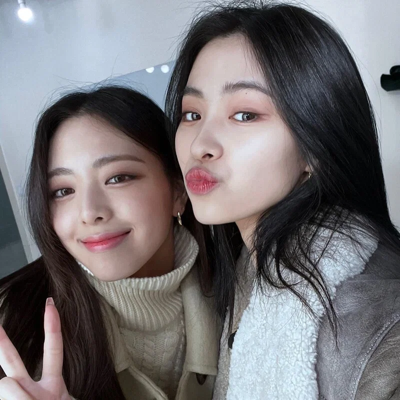 Ryujin & Yuna (ITZY)