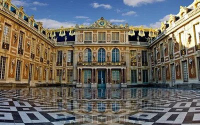 [FR] La cour du roi
