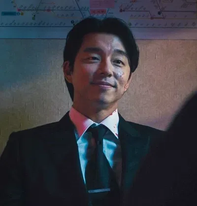 ❀ | Gong Yoo ✩ The Salesman