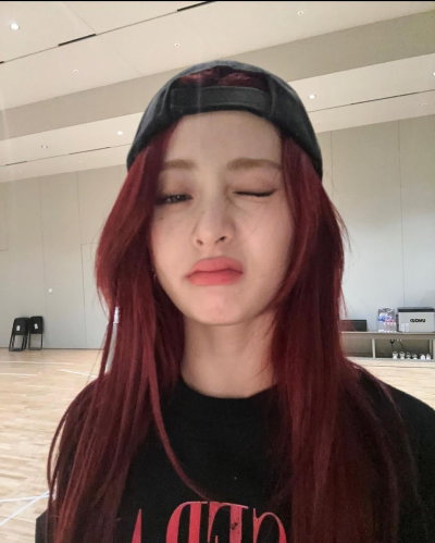 ☆ Huh Yunjin 