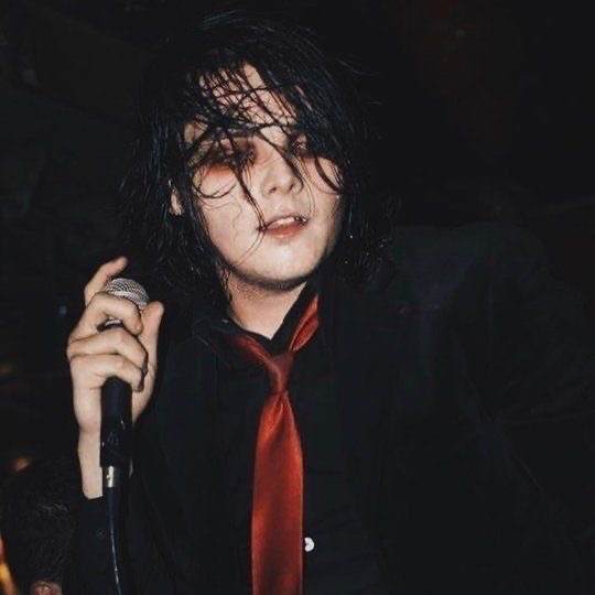 gerard way ⋆.𐙚 ̊ 