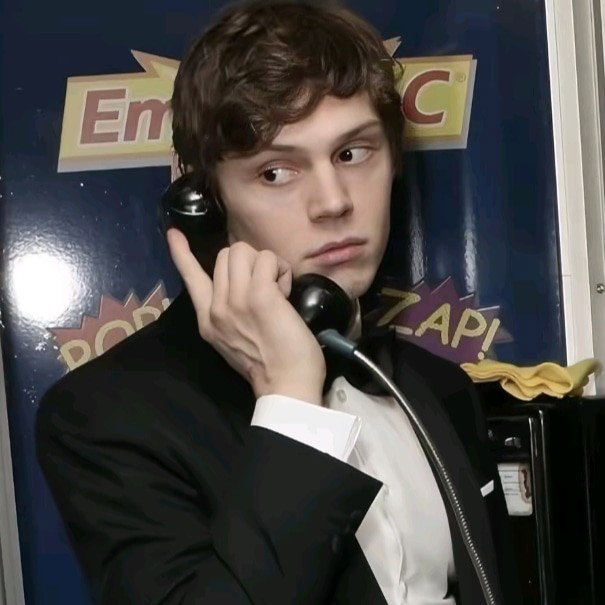 Evan Peters