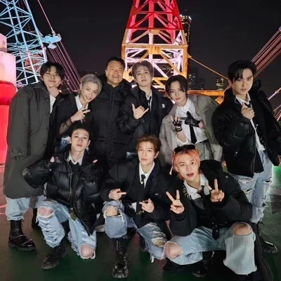 Stray Kids school 