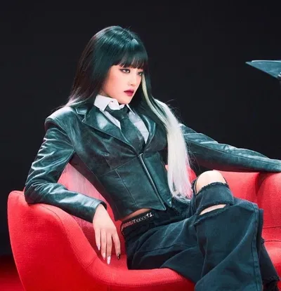 GUESS //༄ NICHA YONTARARAK (MINNIE)