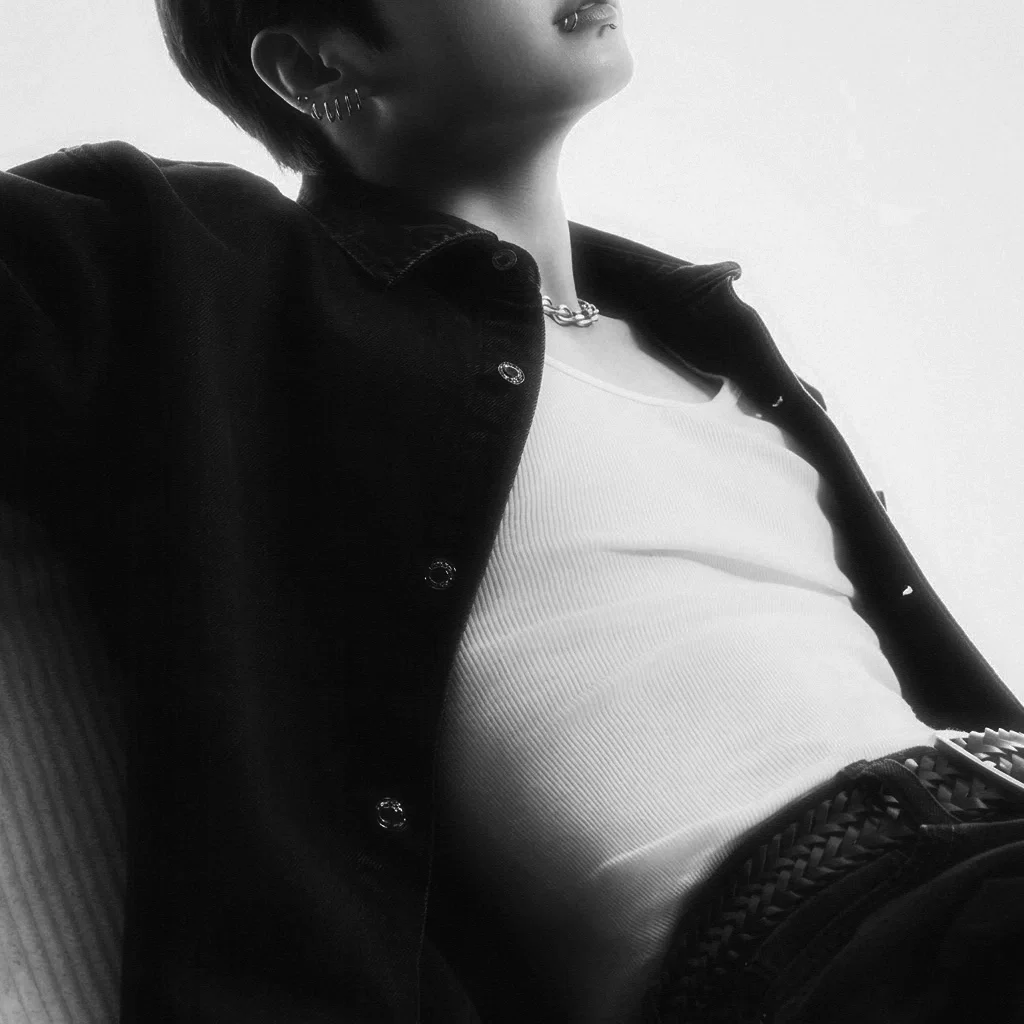 Jeon Jungkook ー Bleeding Out In Silk !
