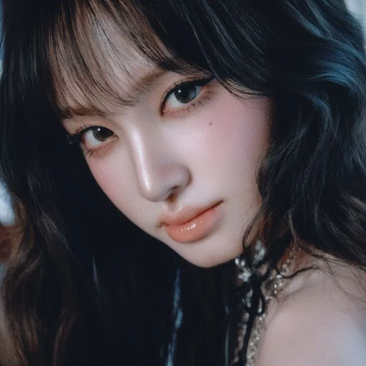 Liz/Kim Jiwon | Glow Up