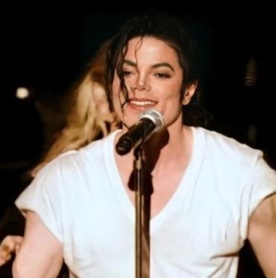 • ‘ ‘ Michael Jackson ‘ ‘ •