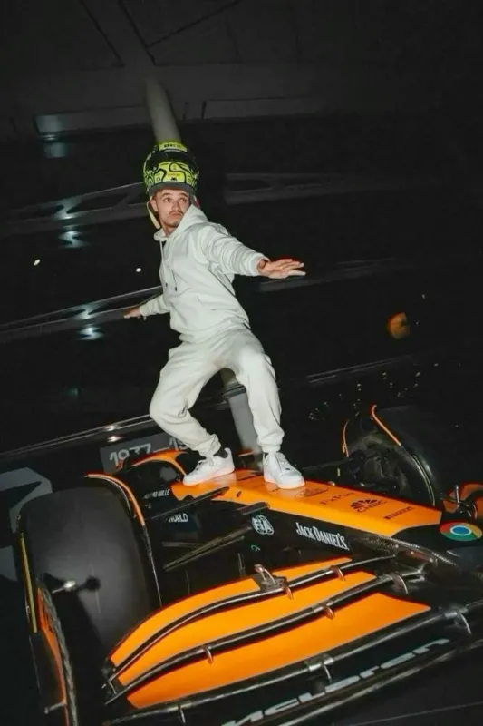 Lando Norris | Pinky up