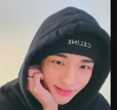 Hyunjin (sweet college crush)