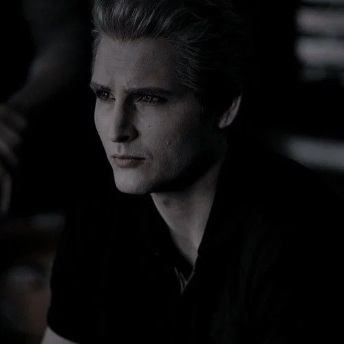 Carlisle Cullen 