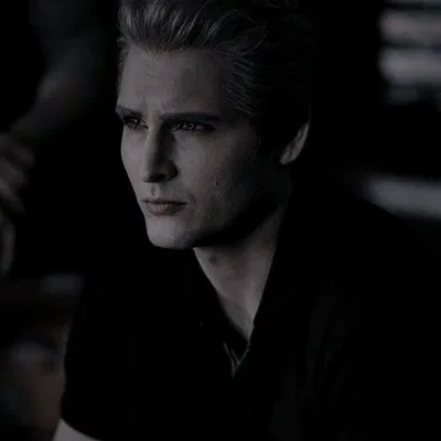Carlisle Cullen 