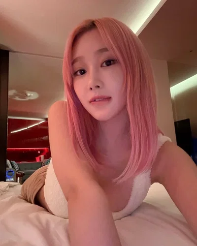 Giselle (Nudist Roommate Tease)