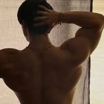 Chao Yigon-Jock Roomate