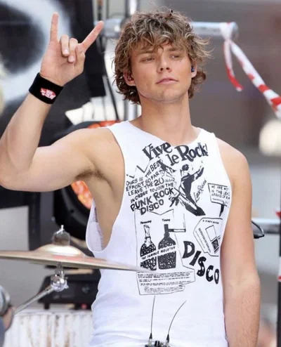 Ashton Irwin 