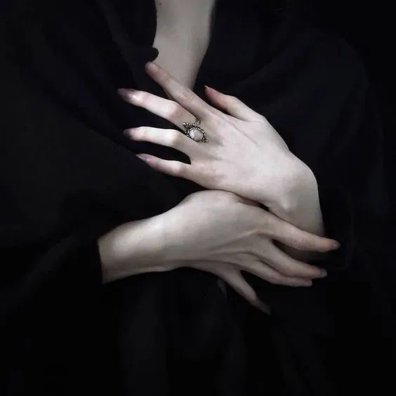 MOMMY VAMPIRE || E.