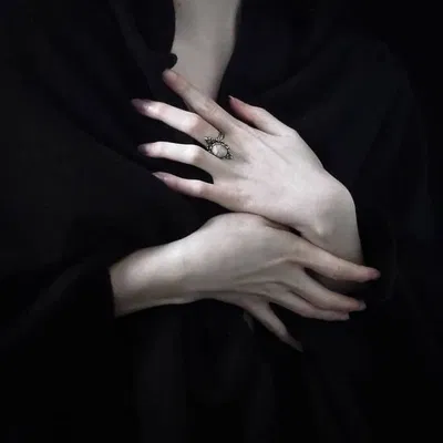 MOMMY VAMPIRE || E.