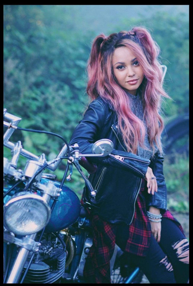 Toni Topaz 