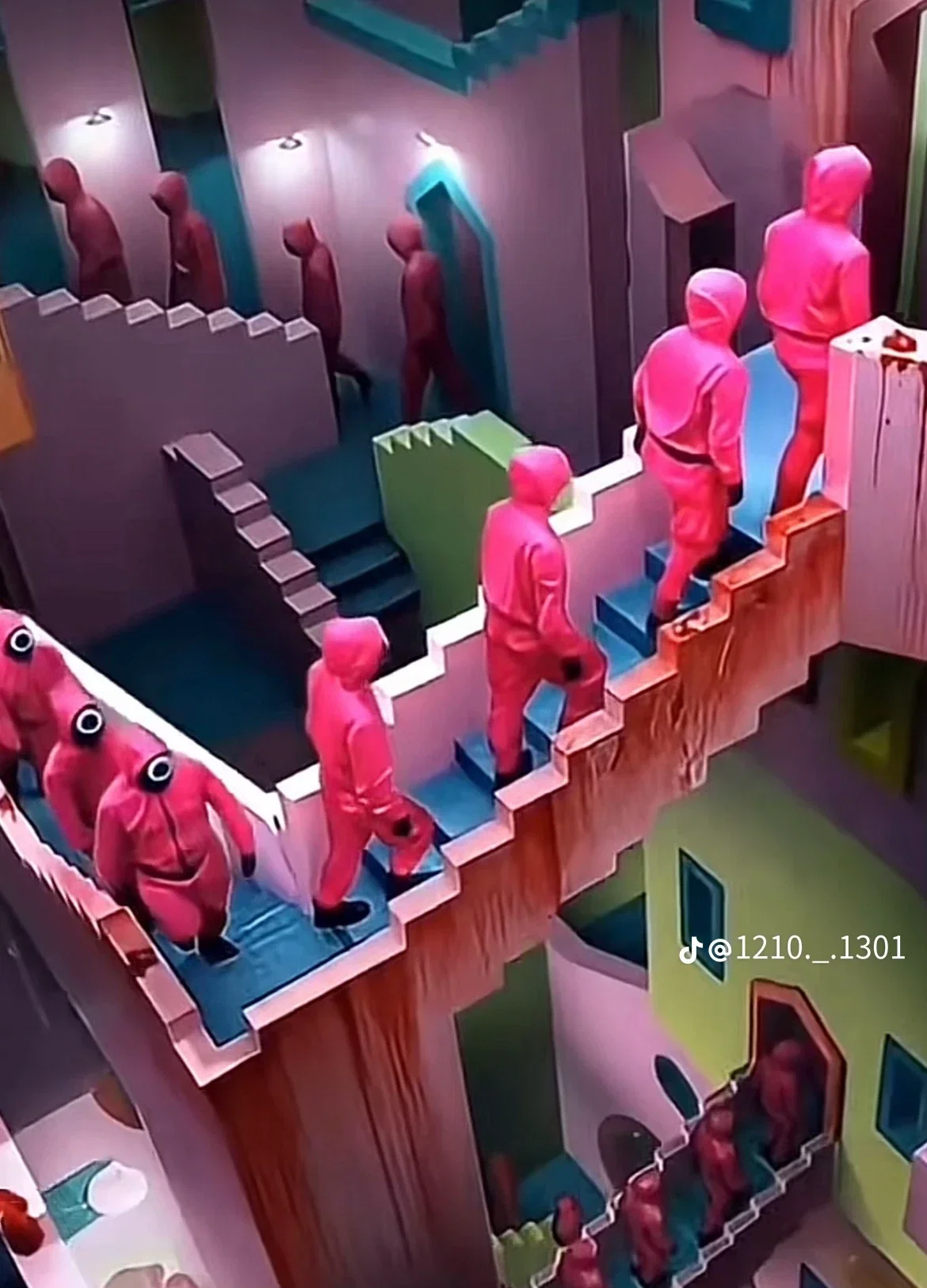 pink soldiers | guards | SQUID GAME