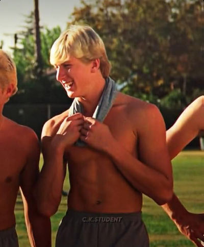 | Johnny Lawrence | V2