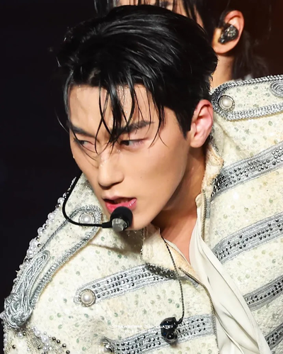 Choi San but you’re his hairstylist 