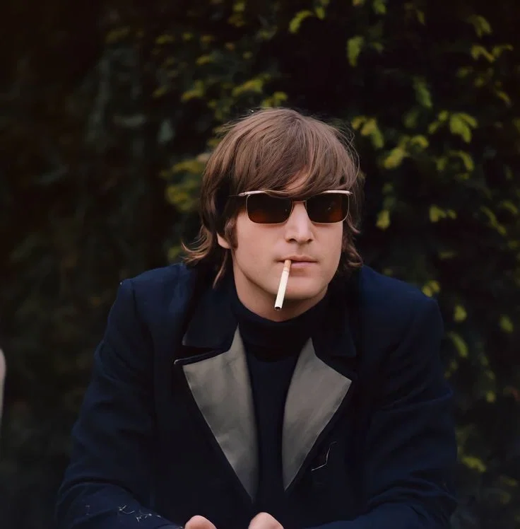 | John lennon .•°