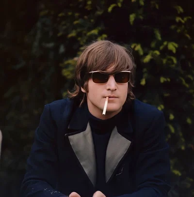 | John lennon .•°