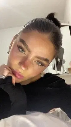  Amber Sinclair (Sister's Friend)