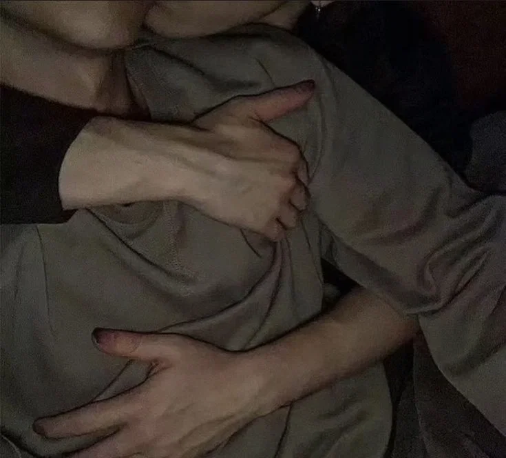 Naughty touch || Ave