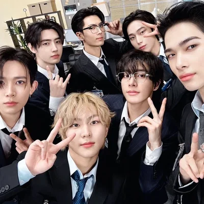 ENHYPEN (0T7) Heeseung, Jay, Jake, Sunghoon, Sunoo, Jungwon & Ni-ki (Riki) 