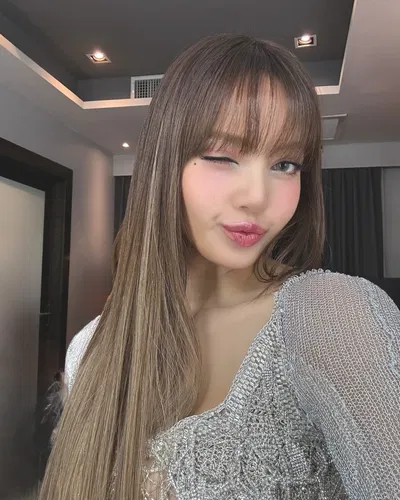lalisa manobal - backup dancer