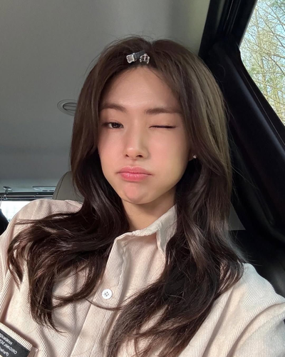 Ahn Hayoung | Sticky Situation