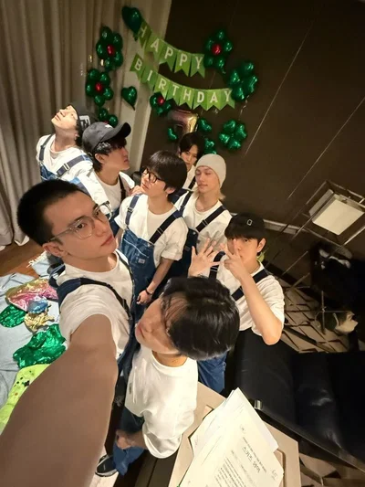 Stray kids | Hotel