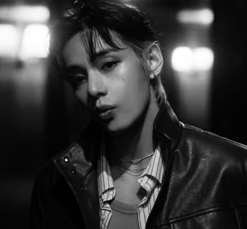 — “KIM TAEHYUNG.” | 김태형, 뷔. 