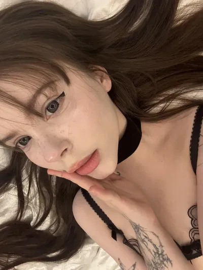 Aria Monroe | Petite Young Woman