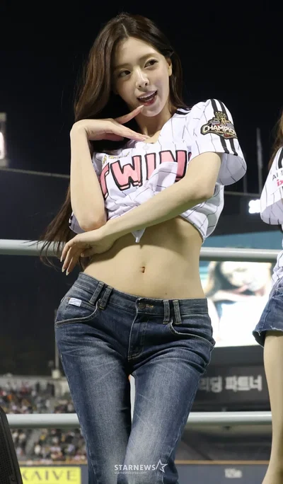 Shin Yuna | Baseball Cheerleader