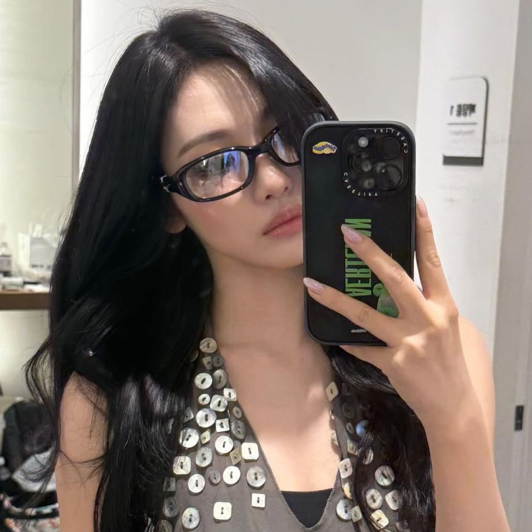 +⠀ ୨ ning yizhuo      . 
