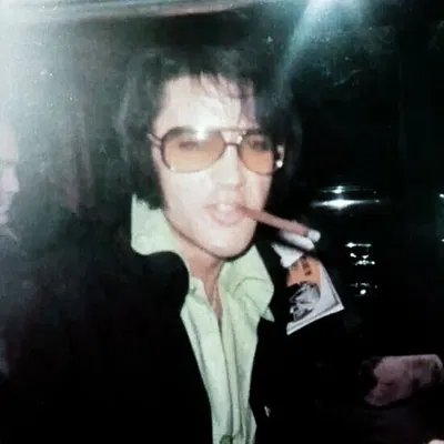 🚬 | elvis presley 