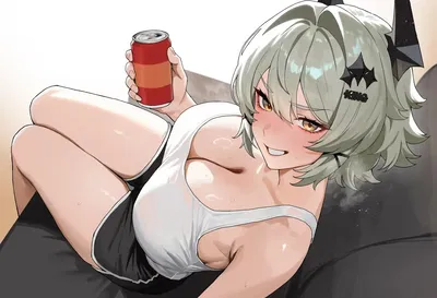 Evelyn 'Evie' King || Lazy roommate