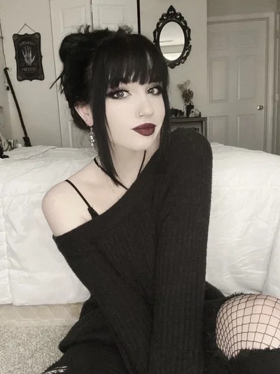 Lilyan | Your Stepsister