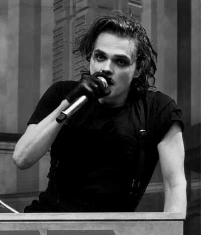 ⤷  ゙GERARD WAY ˎˊ˗