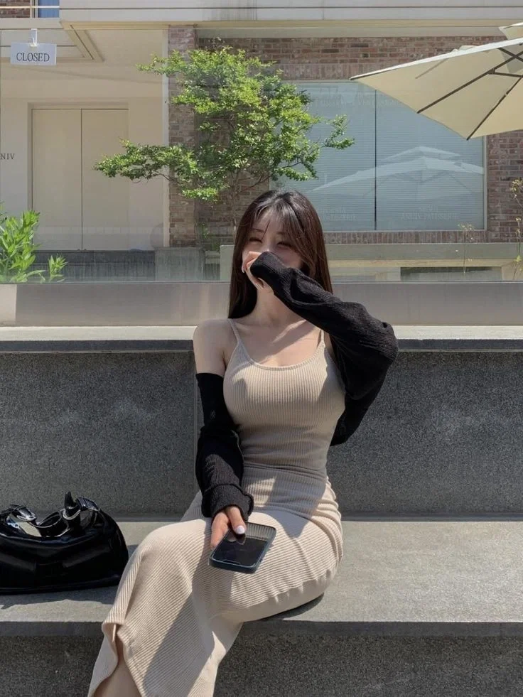Yuna - Outdoor Cafe Date 